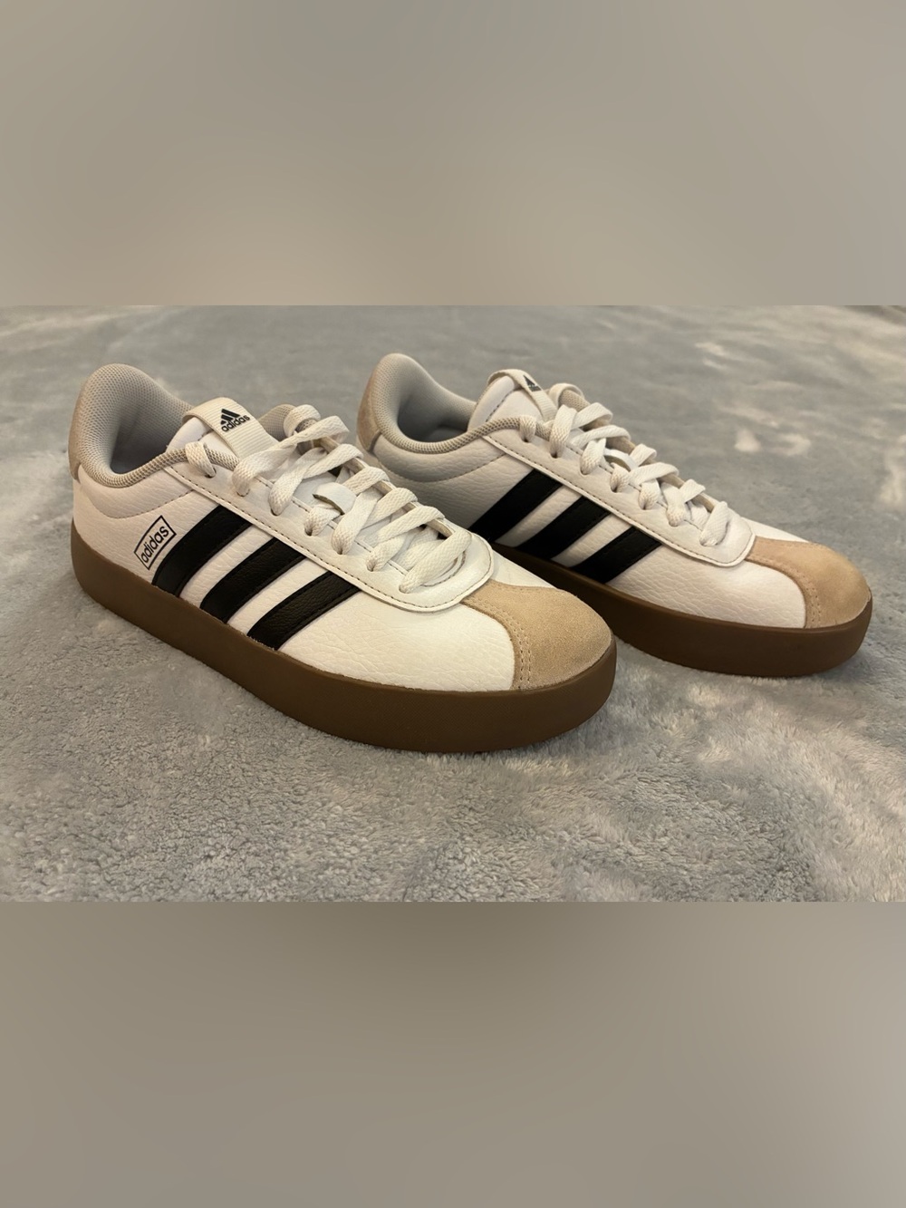 Women’s Adidas White Leather Sneakers Blue Stripes Tan Suede Toe/Heel Size 6